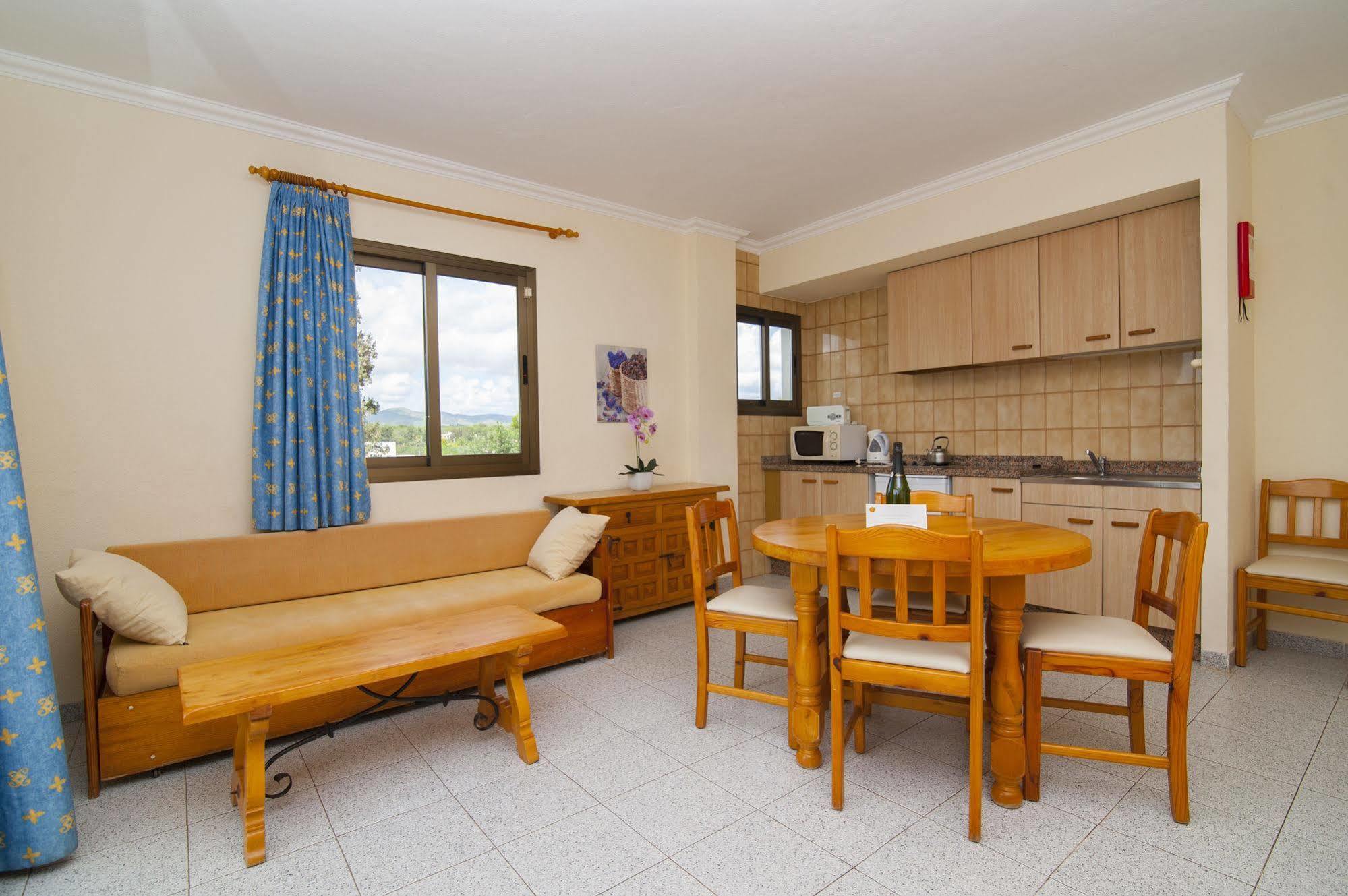 Casa Luis Apartments Santa Eularia des Riu Bagian luar foto