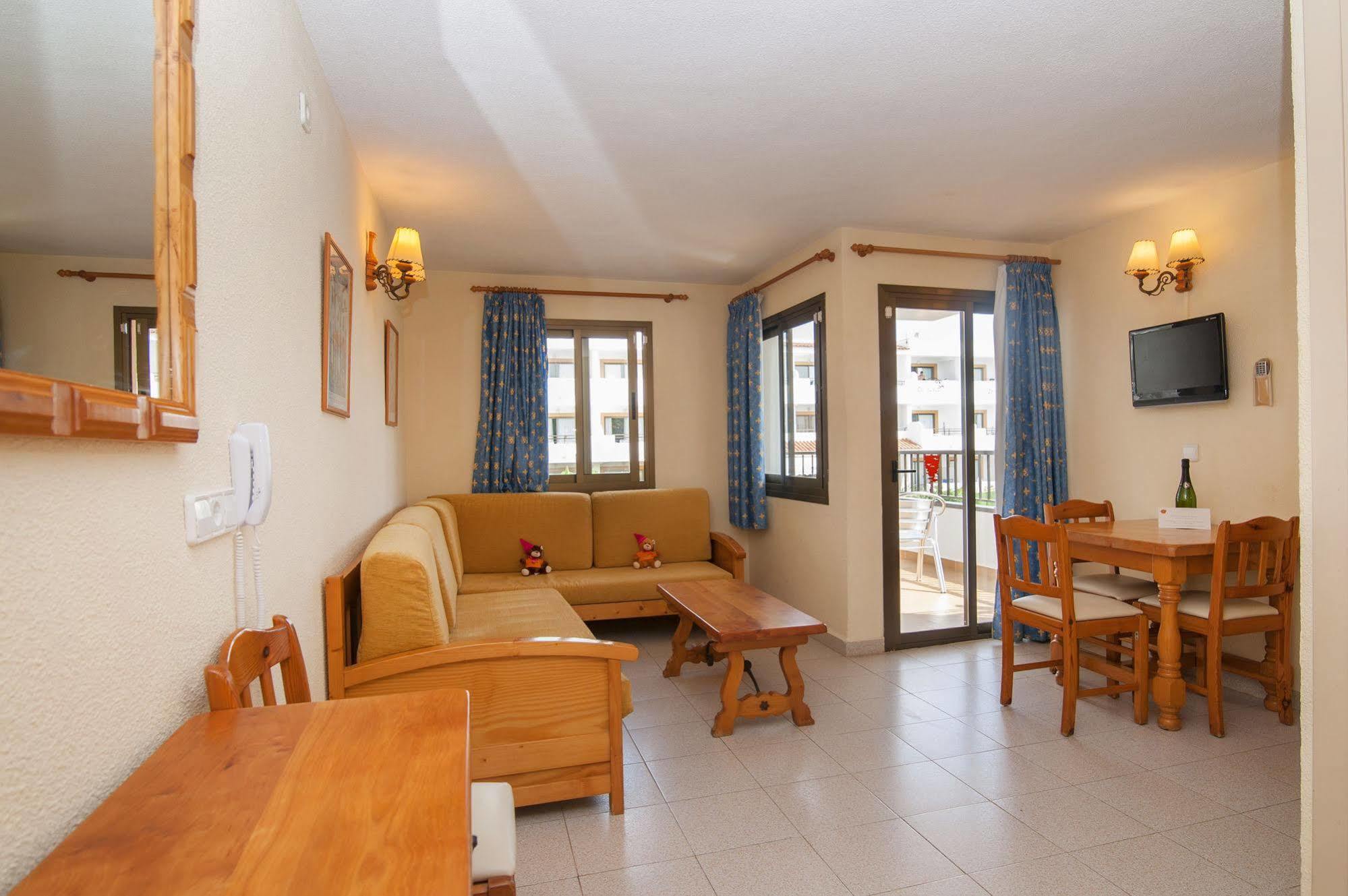 Casa Luis Apartments Santa Eularia des Riu Bagian luar foto