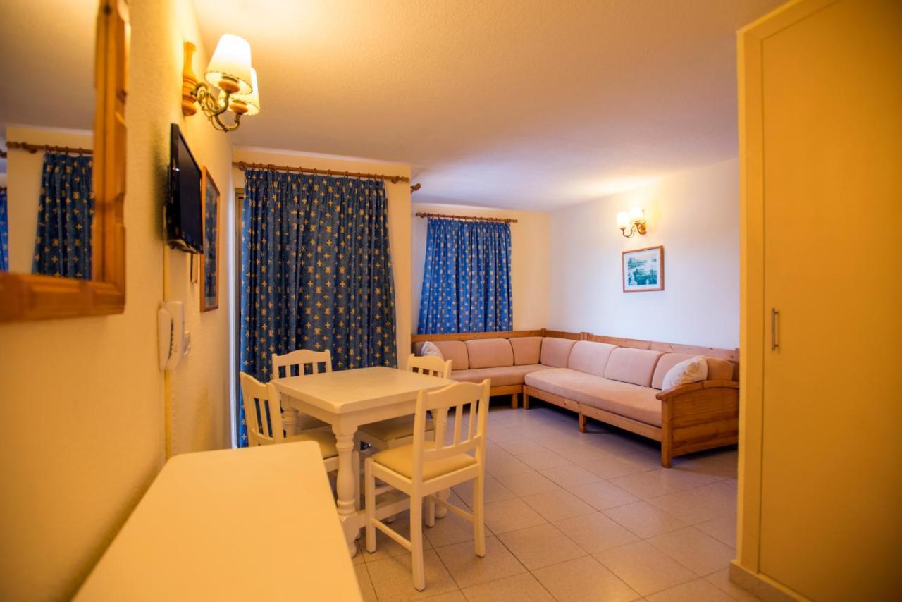 Casa Luis Apartments Santa Eularia des Riu Bagian luar foto